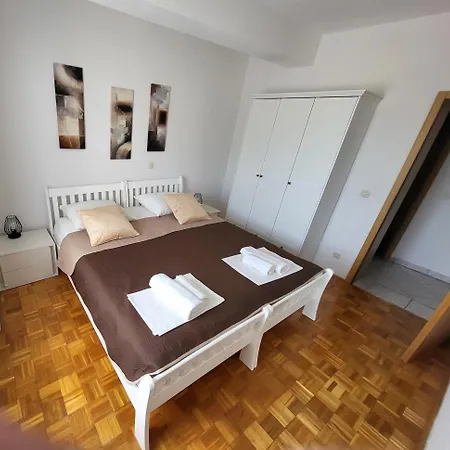 Alba Podstrana