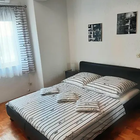 Alba * Podstrana