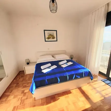 Alba Podstrana