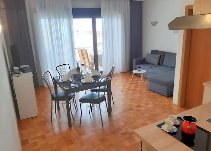 Apartments Alba Podstrana Familien-Und Individualfreundlich Mit Meerblick Und Parkplatz * بودْسْتغانا